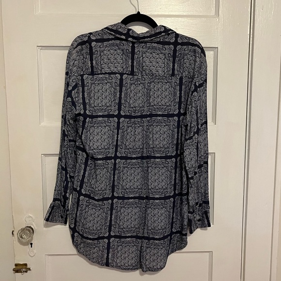 French Curve - Navy and Whitr bandana print button down - XL - Picture 3 of 3